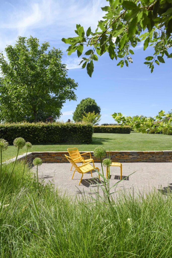 klassieke tuin met petanqueveld ontworpen door contour